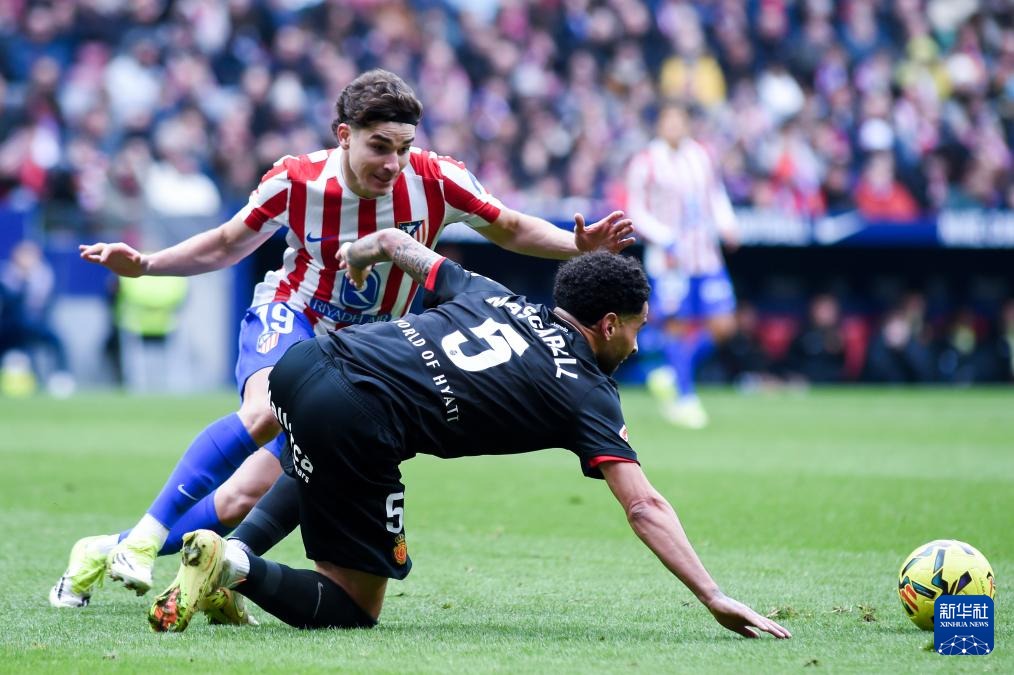 小将赛后拥抱母亲太感人